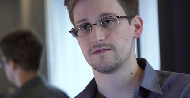 Russie : titre de résident permanent pour le lanceur d’alerte américain Edward Snowden