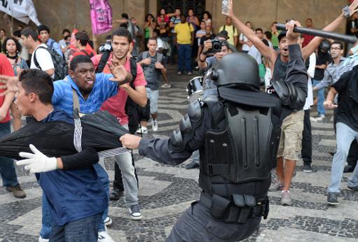 Brésil : Nouvelles violences entre manifestants et policiers