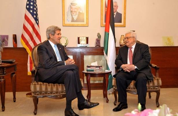 Entretiens entre John Kerry et Mahmoud Abbas à Paris