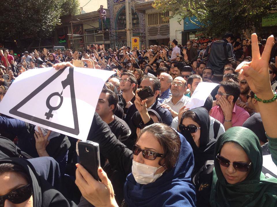 Iran : Attaques à l’acide contre des femmes mal voilées