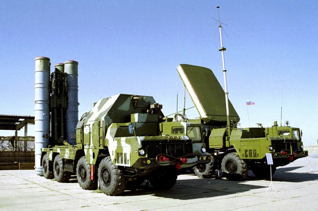 Vladimir Poutine autorise la livraison de missiles antiaériens à l’Iran