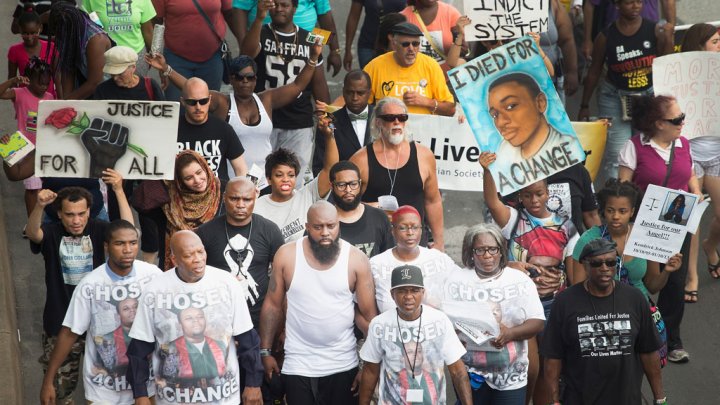 Etats-Unis : Ferguson se souvient de Michael Brown