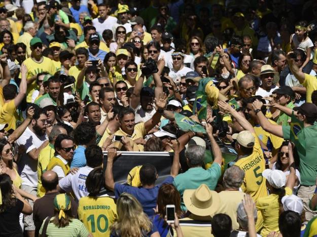 Brésil : la rue réclame le départ de Dilma Rousseff