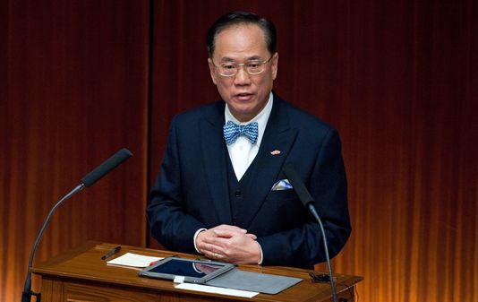Hong Kong : L’ancien chef de gouvernement inculpé pour corruption