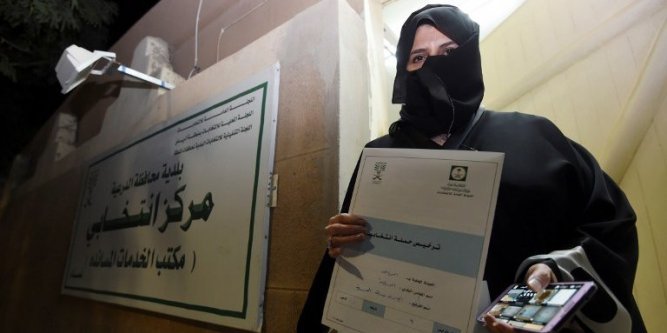 Les femmes votent pour la première fois en Arabie Saoudite