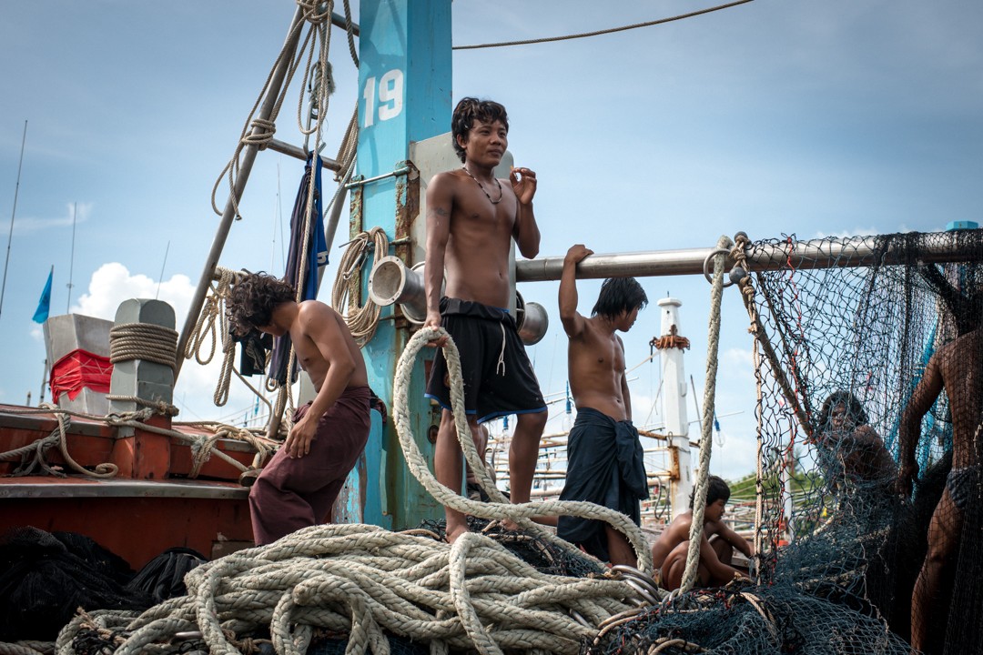 Thaïlande : Indemnisations d’un millier de travailleurs birmans de la pêche