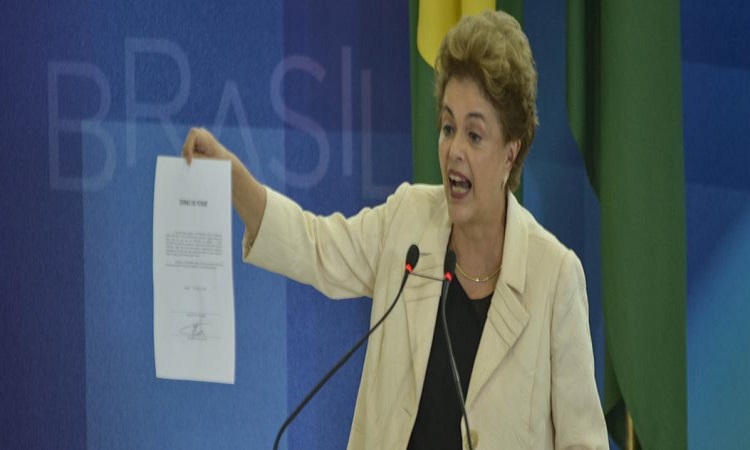Brésil : Dilma Rousseff se dit victime d’un « coup d’Etat » de l’opposition