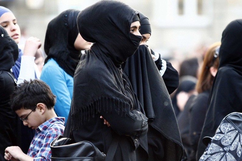 Allemagne : vers l’interdiction partielle du port de la burqa