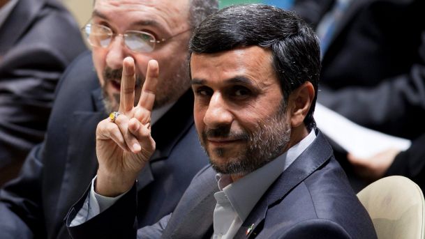 Iran : Mahmoud Ahmadinejad présente sa candidature à la présidentielle du 19 mai