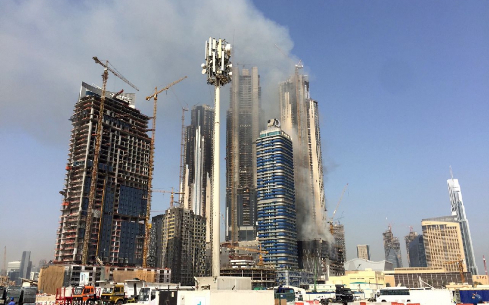Incendie dans une tour en construction à Dubaï