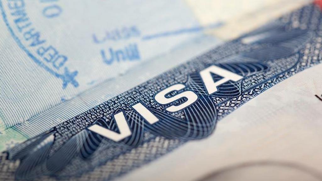 Le président Trump veut limiter l’attribution du visa de travail aux USA