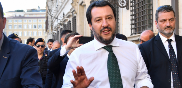 Le ministre italien de l’Intérieur Salvini annonce en Sicile la couleur de sa politique migratoire