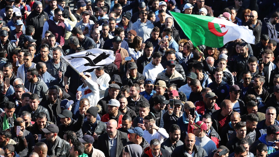 Poursuite des manifestations en Algérie contre un cinquième mandat du président Bouteflika
