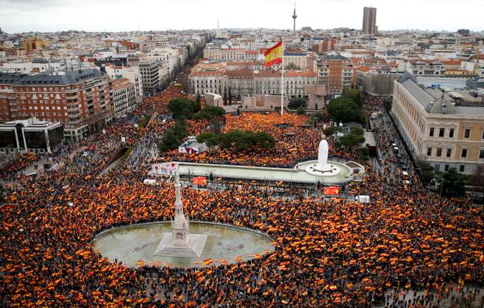 Espagne : Manifestation massive à Madrid contre le Premier ministre Pedro Sanchez