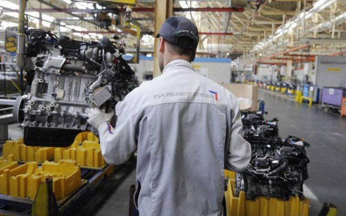 Le Roi du Maroc inaugure une usine PSA de 100.000 véhicules de capacité