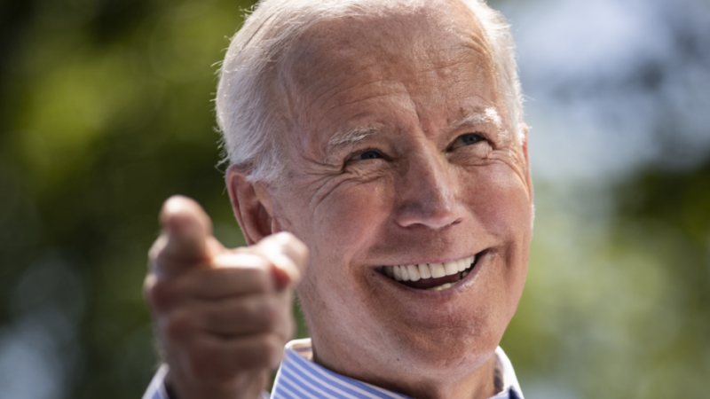 Etats-Unis : Joe Biden chute dans les sondages, contrairement à Kamala Harris