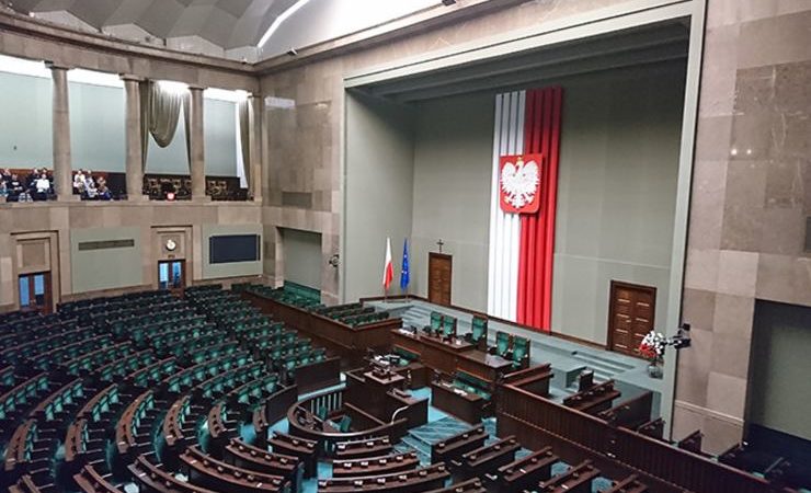 Pologne : adoption par le Parlement polonais d’une loi sur les juges