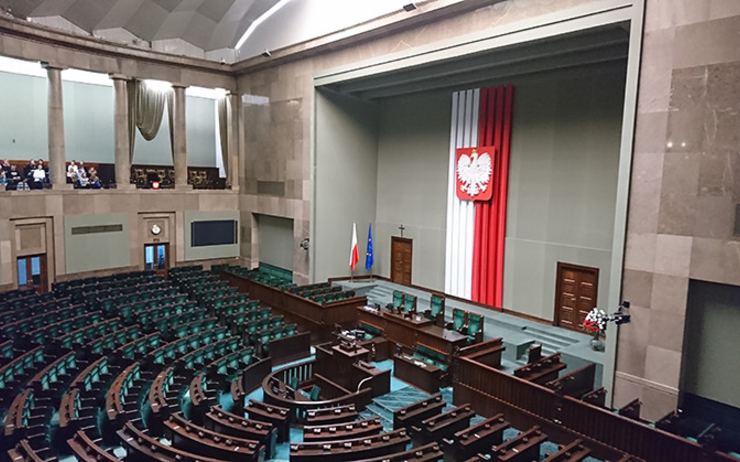 Pologne : adoption par le Parlement polonais d’une loi sur les juges