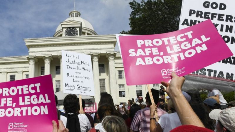 Etats-Unis : La Cour suprême sollicitée par les partisans de l’avortement en pleine crise sanitaire