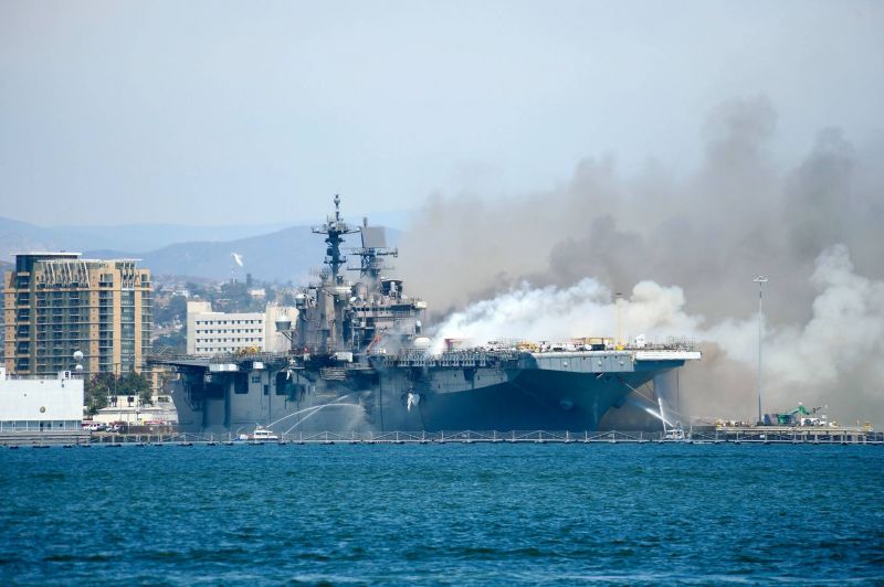 Etats-Unis: Forte explosion suivi d’un incendie à bord d’un navire militaire en Californie