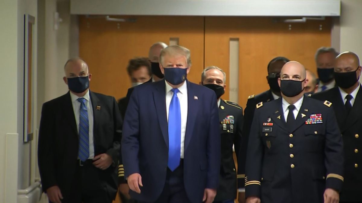 Covid-19 : Première apparition en public du président Trump portant un masque