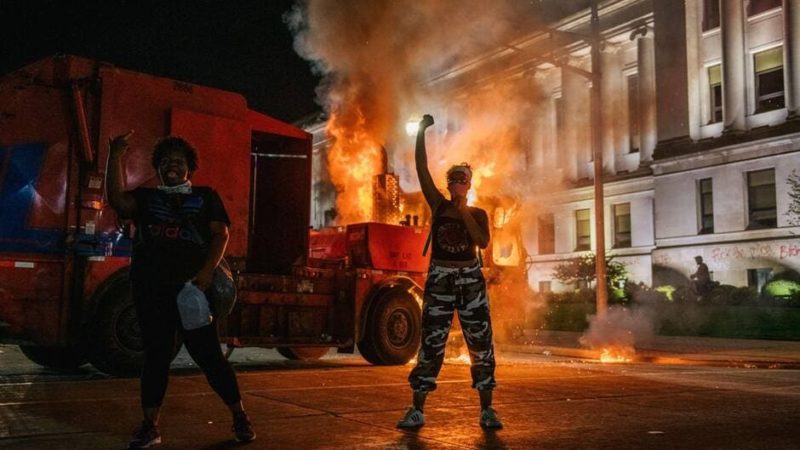 Manifestations aux Etats-Unis suite à la blessure d’un afro-américain par les tirs de la police