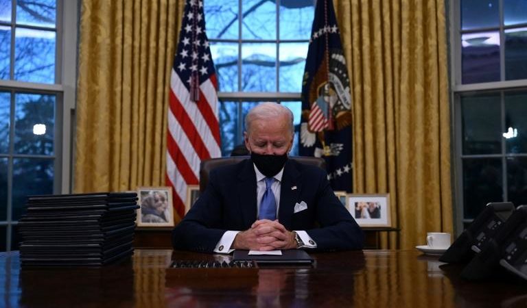 Etats-Unis : Biden s’emploie à défaire rapidement l’héritage de Trump