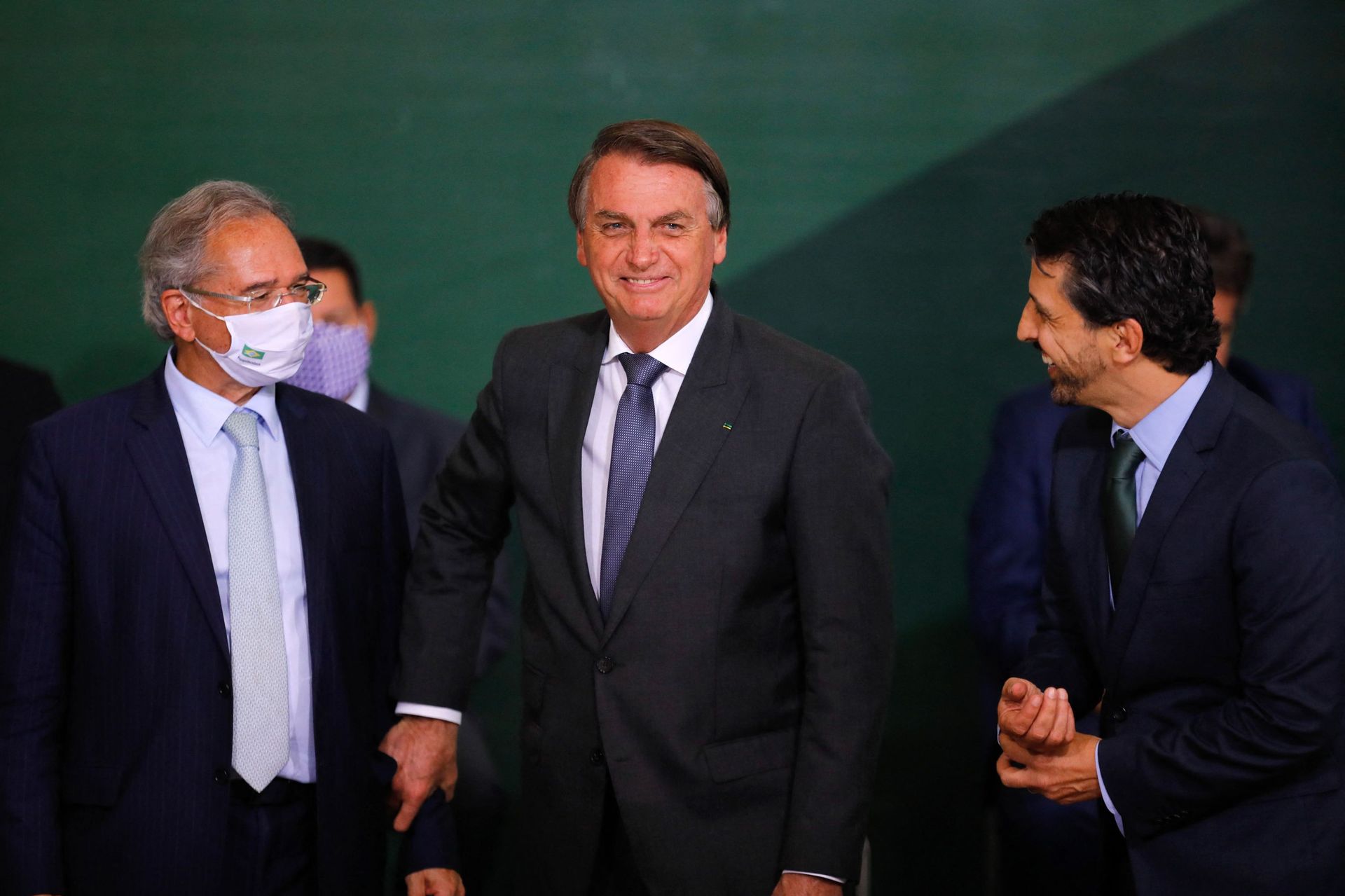 Le Brésil: Jair Bolsonaro a défendu la politique environnementale