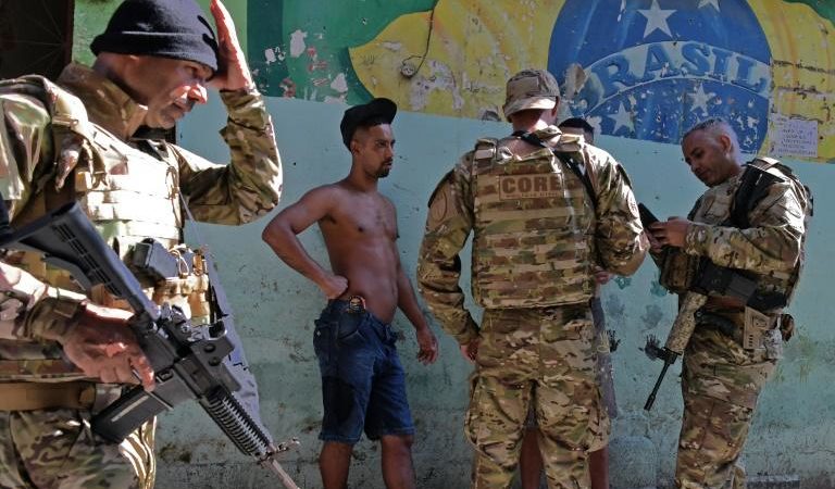 Brésil : Vaste offensive policière contre les narcotrafiquants dans la favela de Jacarezinho à Rio