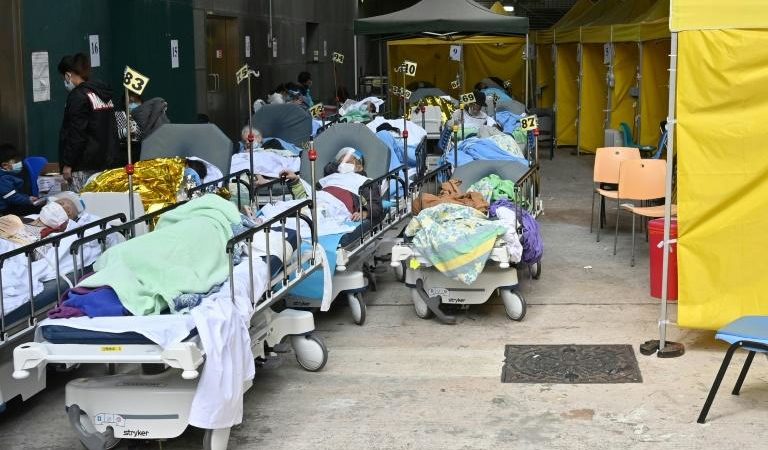 Hong Kong fait face à la pire des vagues de Covid depuis le début de la pandémie