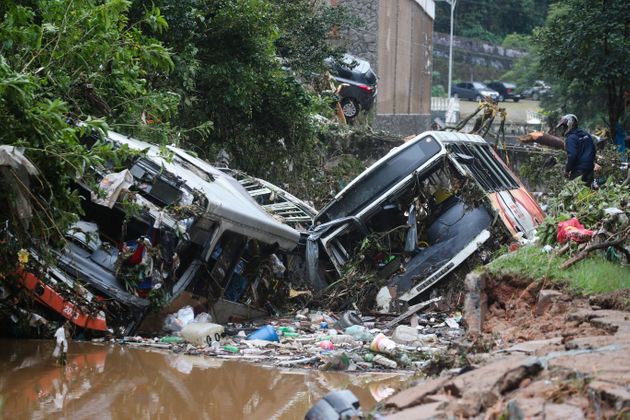 Brésil : des pluies diluviennes font au moins 94 morts à Petropolis