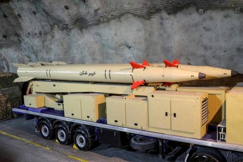 L’Iran dévoile un nouveau missile capable d’atteindre Israël