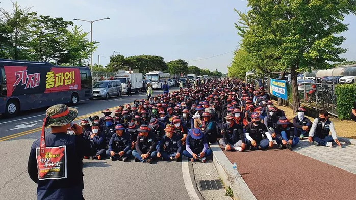 Fin de la grève des chauffeurs routiers en Corée du Sud