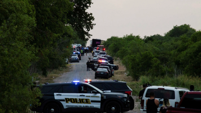 Etats-Unis : une quarantaine de clandestins découverts morts dans un camion au Texas