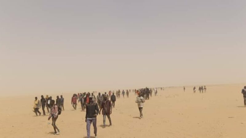 L’Algérie expulse des milliers de subsahariens, « abandonnés » en plein désert, dénonce MSF