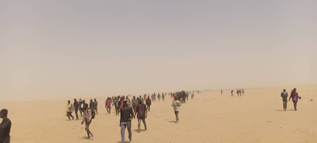 L’Algérie expulse des milliers de subsahariens, « abandonnés » en plein désert, dénonce MSF