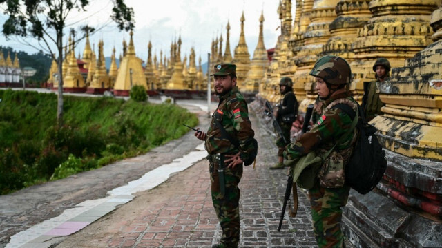 Conflit armé en Birmanie : Escalade des violences dans la région des pierres précieuses