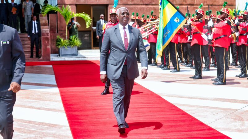 Gabon: Démission du Premier ministre Ndong Sima après la prestation de serment du Président élu Oligui Nguema