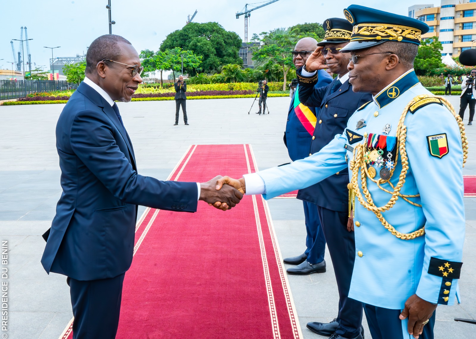 Le président béninois, Patrice Talon a pris un long bain de foule à l’occasion du 65ème anniversaire de l’indépendance de son pays