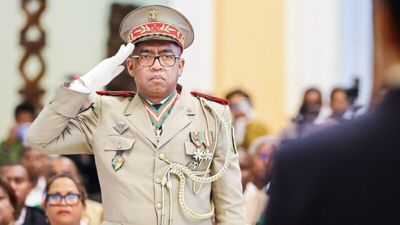 Le président malgache, Rajoelina nomme un Général Premier ministre et le somme d’apaiser les tensions dans le pays