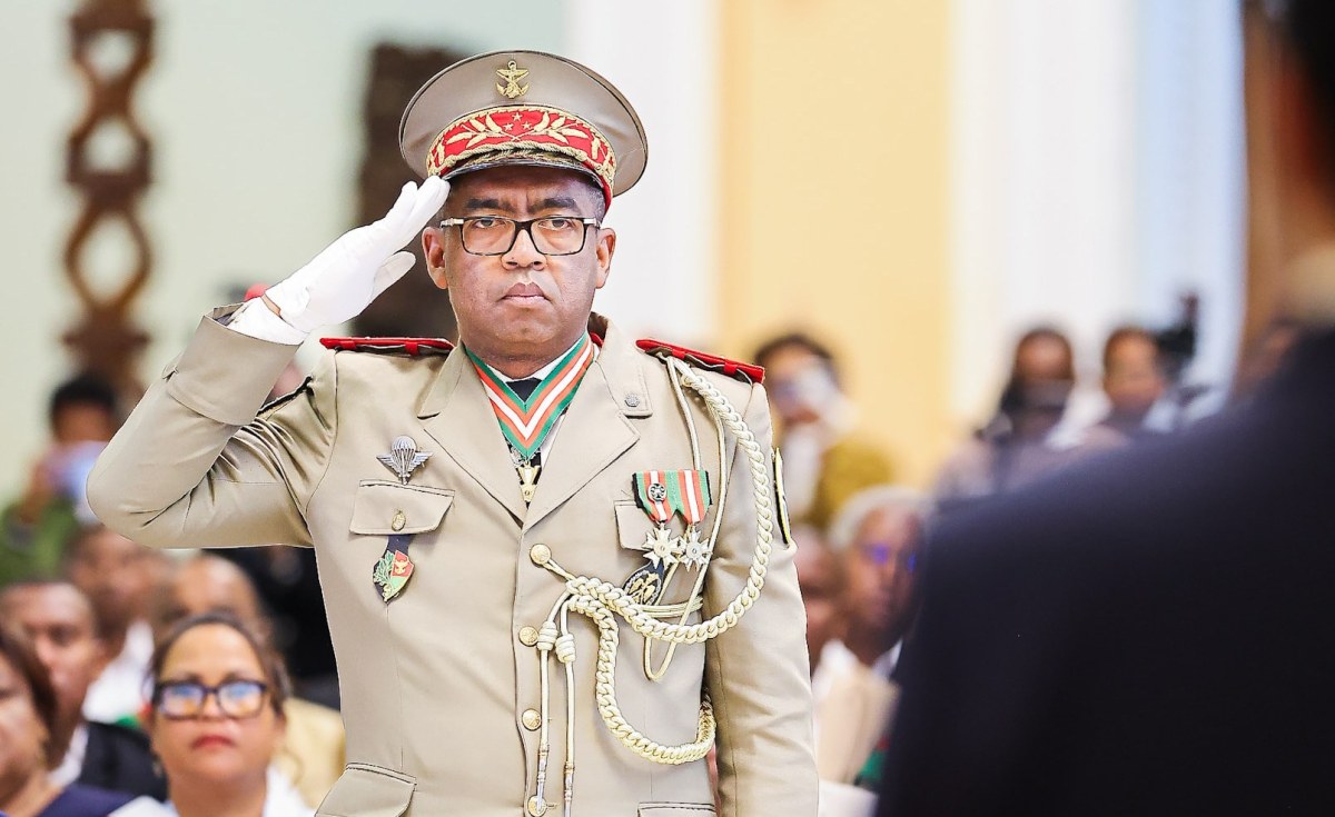 Le président malgache, Rajoelina nomme un Général Premier ministre et le somme d’apaiser les tensions dans le pays