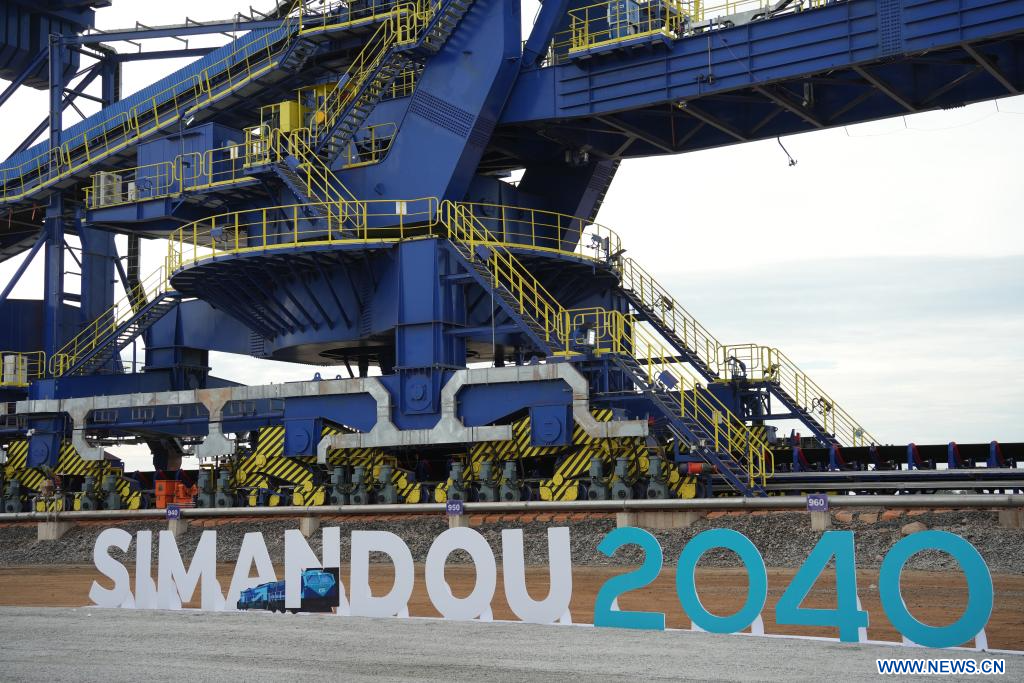 Les autorités guinéennes vantent les mérites de l’important gisement de fer de Simandou