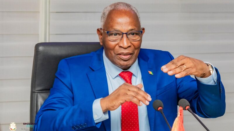 Le PM guinéen démissionnaire, Amadou Oury Bah reconduit dans ses fonctions et charge de former un nouveau gouvernement