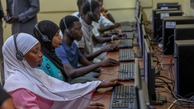 Le Président sénégalais, Faye lance un projet de connectivité universelle pour généraliser l’Internet dans le pays
