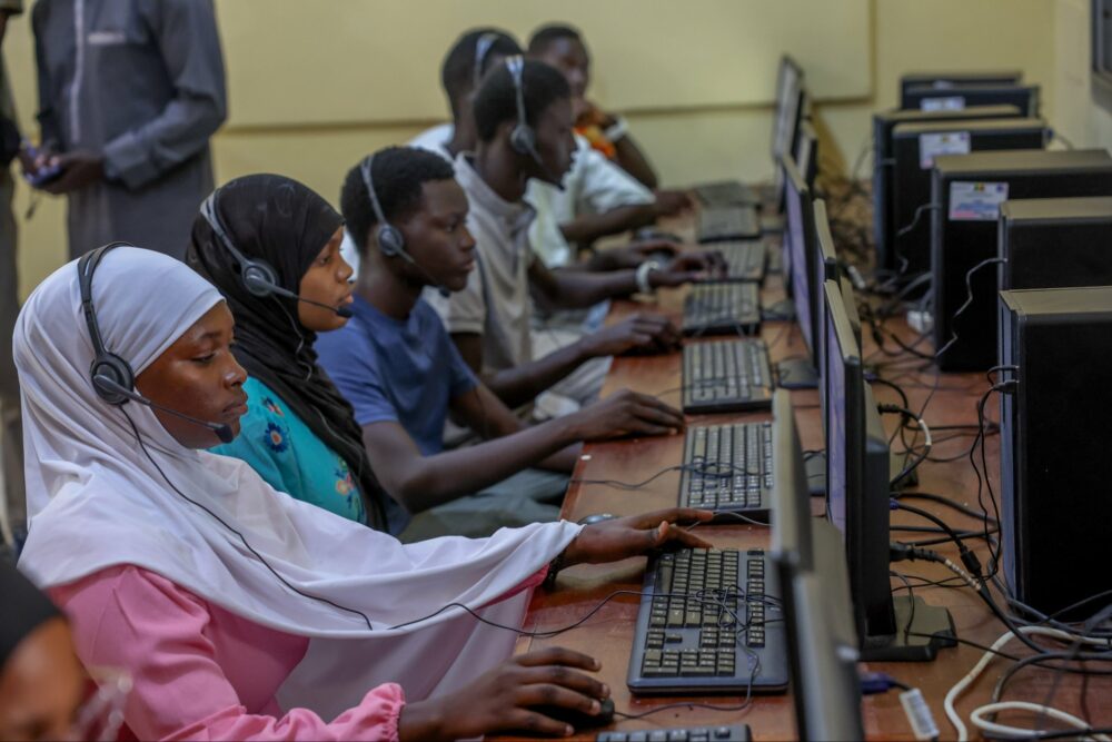 Le Président sénégalais, Faye lance un projet de connectivité universelle pour généraliser l’Internet dans le pays