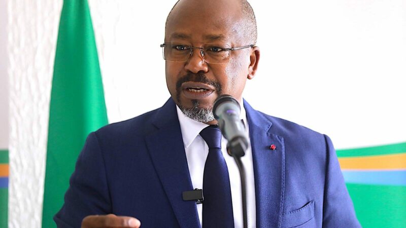 Gabon : L&rsquo;ex-Premier ministre Alain-Claude Bilie-By-Nze conteste en justice la suspension des réseaux sociaux