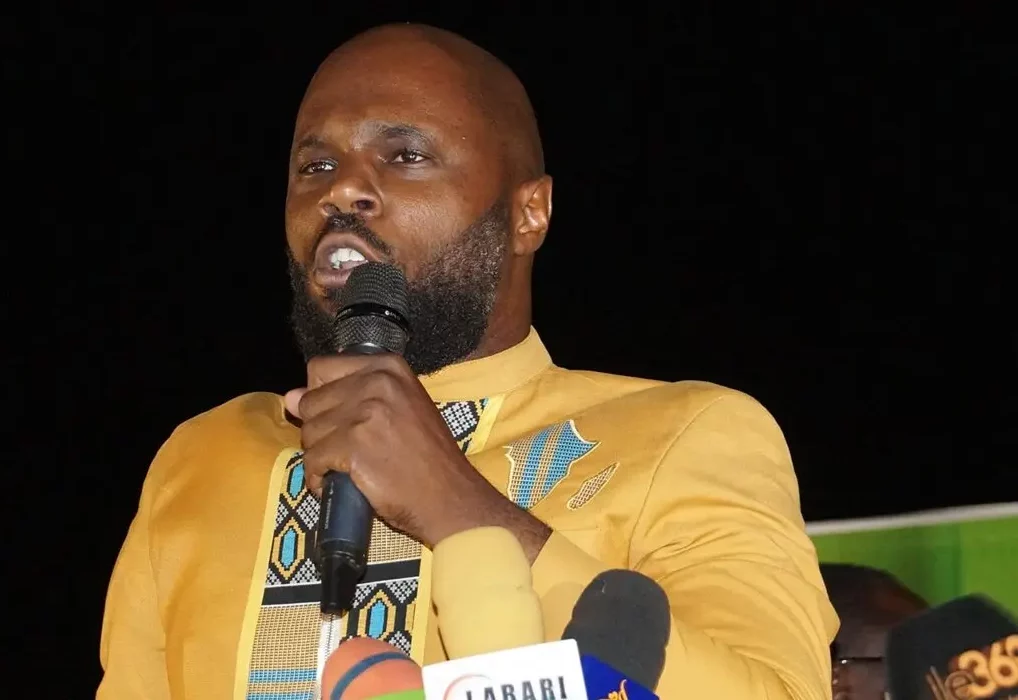 Le Français d’origine béninoise Kemi Seba de nouveau interpellé par une Police africaine