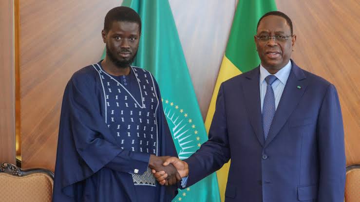 Sénégal : le soutien de Diomaye Faye à Macky Sall révèle une nouvelle recomposition politique